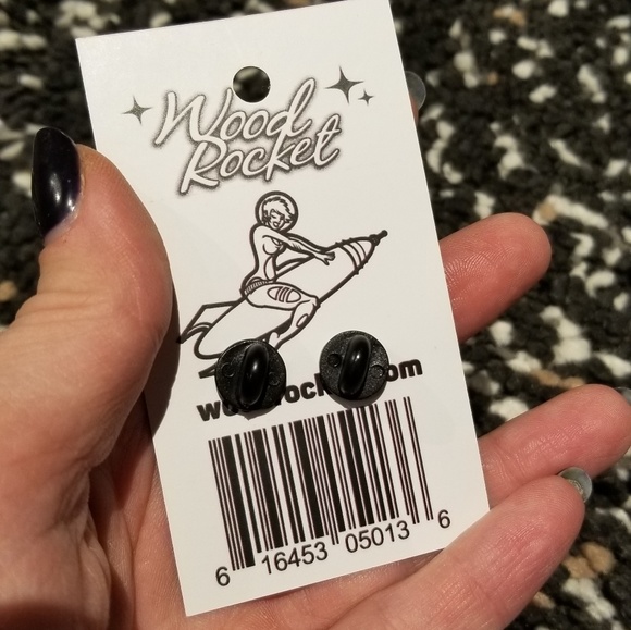 NWT Handcuff enamel lapel pin BDSM - Picture 3 of 4